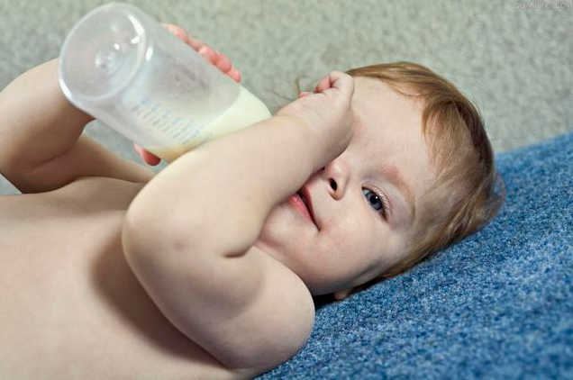 婴幼儿羊奶粉多久换一次？需要注意什么？